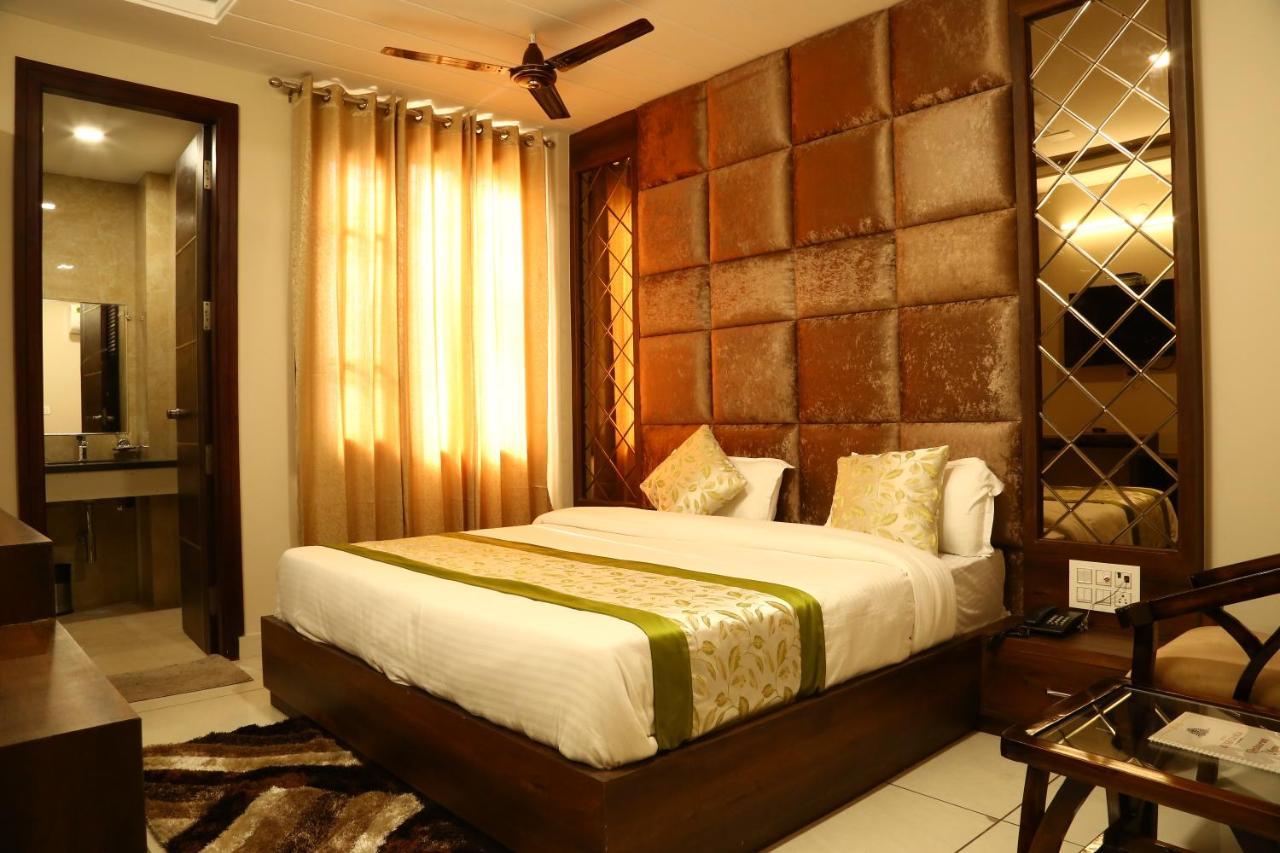 Hotel Kush Ganga - 50 Meter From Har Ki Pauri, Харидвар Экстерьер фото